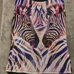 Womens Zebra vest top size 8.

Sheer material.
Atmosphere. 100% Polyester.

Collect from NG4 Area or weekdays from NG1 Notts city centre. Can post for additional £3.