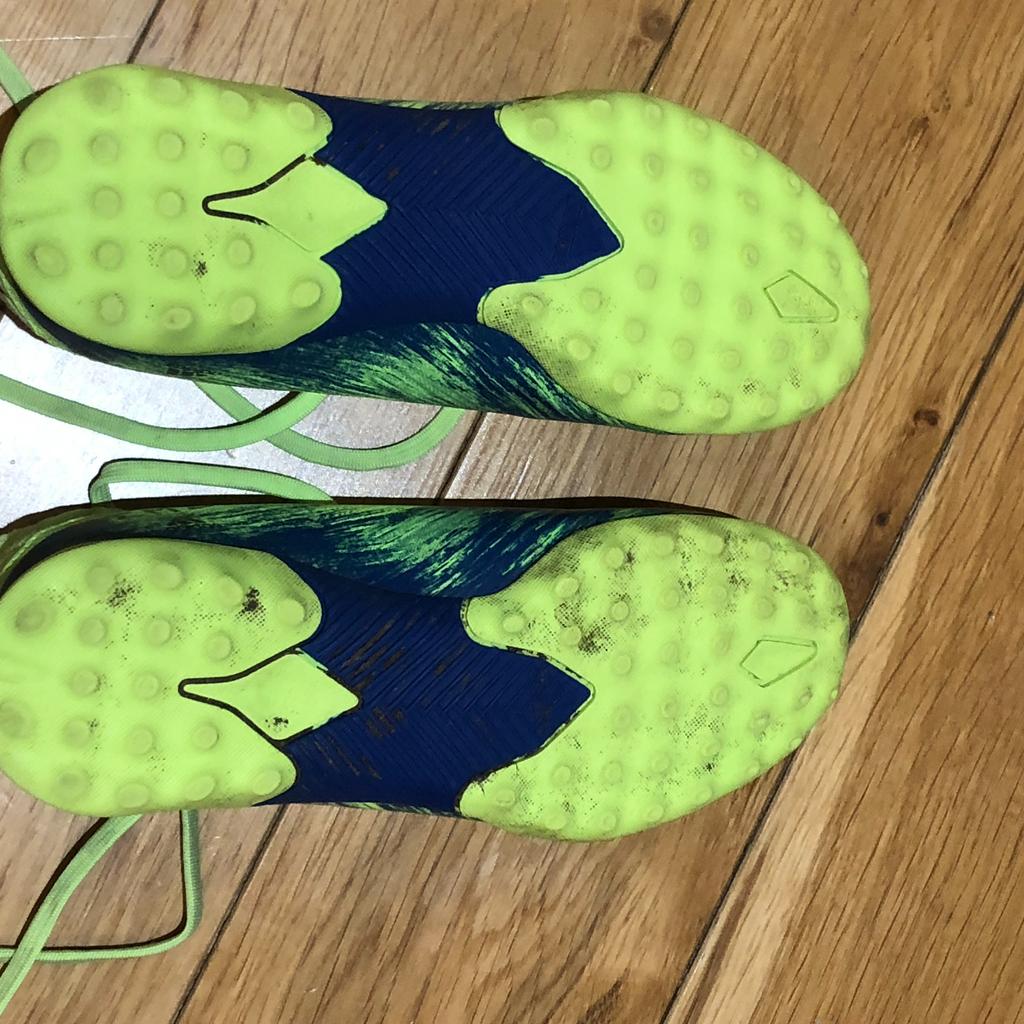 boys football boots size 2.5