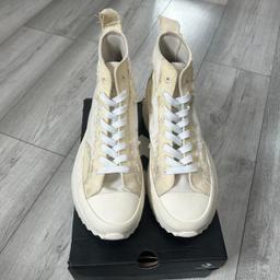 Like new!! ONE OFFS extremely rare chunky high tops || unavailable online or in stores || converse distressed chuck taylor in custom cream || brand new laces too! || 

SIZE 6.5

Hurry will sell quickly


Price: £120 


#converse #chucktaylor #creamconverse #brownconverse #trainers