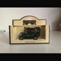 Days Gone Vintage Lledo Collectibles - Models 

Lledo No DG50020 - Diecast Model Of A 1926 Bull Nose Morris Van - LIPTON'S TEA

New in original box. Box plastic is slightly crumpled at the front as pictured, but the item is in immaculate condition. 
Please check out my other items.
