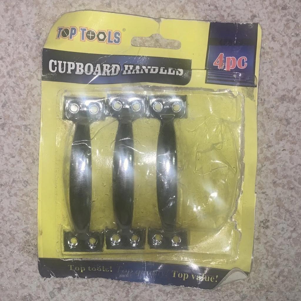 Top Tools 3Pc Curved Door Handles Brass for Kitchen Cupboards

Condition is like new; missing one handle from the packet and remaining three is not used.