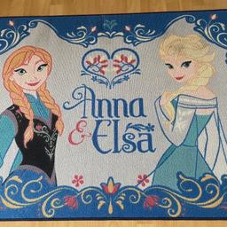 Kinderteppich Motiv Anna & Elsa, 94x132 cm, etwas Schmutz auf Elsas Haaren (kann man vermutlich wegschrubben).

Versand gegen Kostenübernahme.