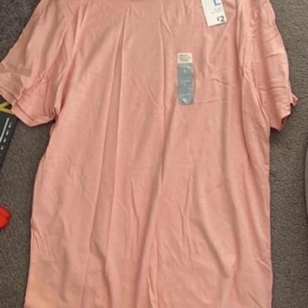 A selection of men’s clothes New and Worn

Jack Wills t.shirt size large £3.00
Plain t.shirt size large £1.50 Brand New
T.shirt size small £5.00 Brand New
Ralph Lauren Shirt size small £10.00