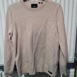 mens superdry top. full sleeve. soft fabric. excellent condtion hardly worn