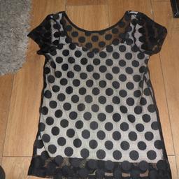 LADIES LINED LACY TOP FROM DOROTHY PERKINS SIZE 10. PICK UP FROM NEWTON HEATH M40 1NS