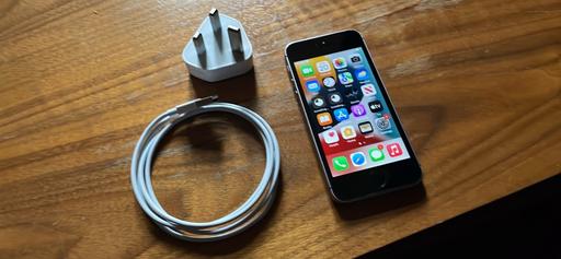 Buy & Sell West Midlands Birmingham - Photos for iPhone SE 32gb as new condition