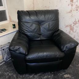 Black DFS electric recliner seat in very good condition.
Brought with settee but doesn’t fit.

Width - 108cm
Height - 97cm
Depth - 108cm