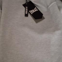 Brand new never worn zip through hoodie, light grey it is 2 xl but it's for regular fit

Pick up in Bootle nr Kirkdale

No offers