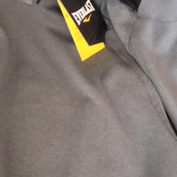 Brand new never worn zip through hoodie, darkish grey it is 2 xl but it's for small fit

Pick up in Bootle nr Kirkdale

No offers