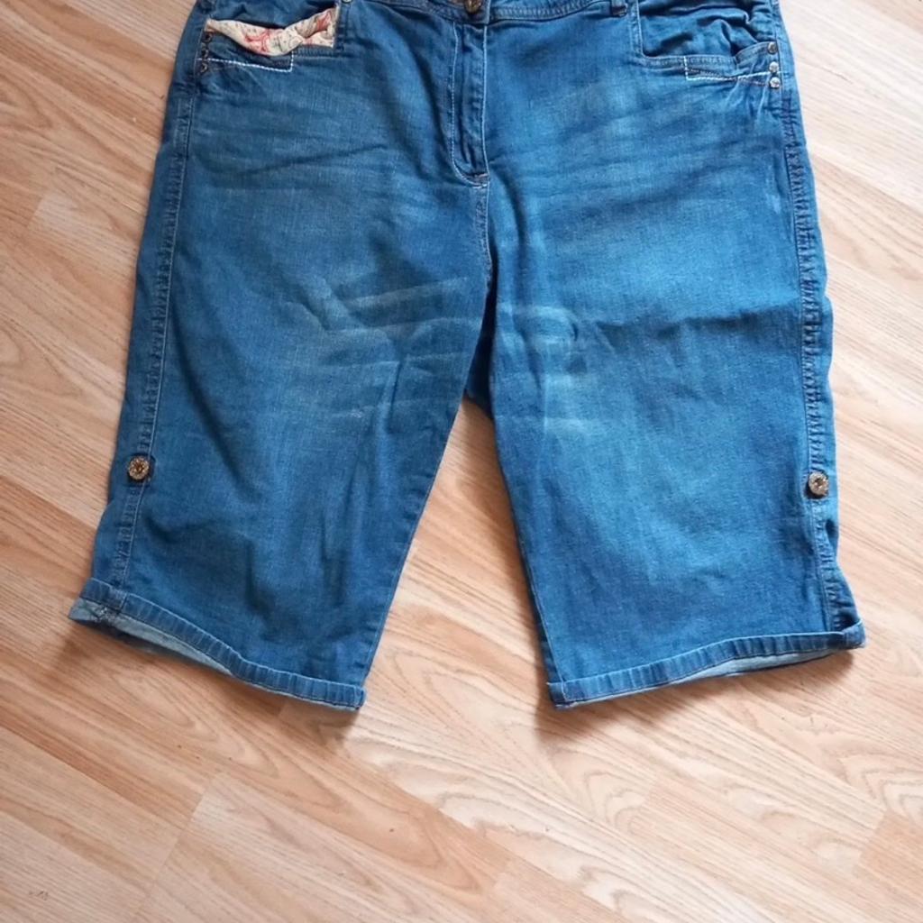 Joe Brown’s Blue Jeans Denim Shorts, Size 18.
Mid Bermuda’s Shorts 100% cotton Mid length 10.5” with side closer button. Can be used with or without it, either in full length or shorter.

Used once so, perfect mint condition.
Grab yourself a bargain!

Item can be either picked up from Brixton or posted for a small amount.

Please checkout my other listed items for sale!🎁👌
Thanks for viewing!👏👍🌺