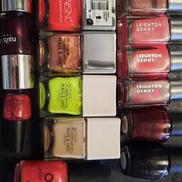 mix of 16 nail polishes in various colours
Nails Inc, Leighton Denny, OPI, Orly.  All full size except one.

Some unused,  some used very little, so almost full

Collection from Lea Preston
