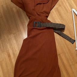 Nie getragen
Kleid von Zara
Sommerkleid
Midikleid
mit Gürtel
Größe S