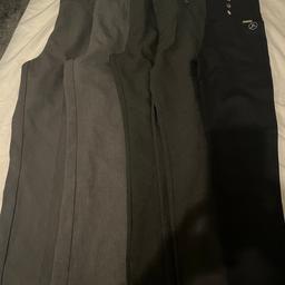 X5 school trousers aged 8-9
One pair trousers are black new