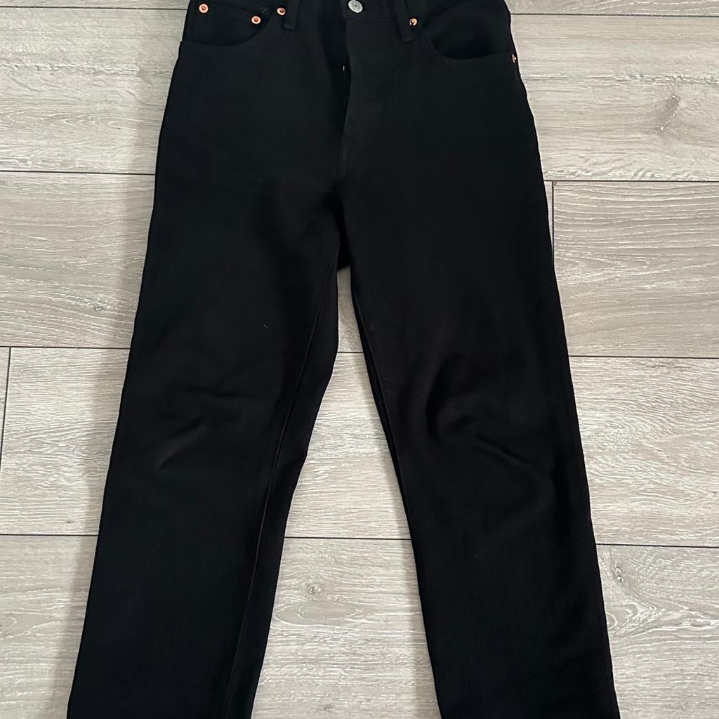 Levi’s Women’s jeans

501 Levi’s crop jeans - Black

Size: 24W 26L

Great condition only worn a few times

Brought for £100