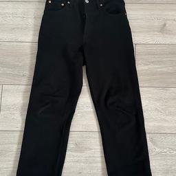 Levi’s Women’s jeans 

501 Levi’s crop jeans - Black 

Size: 24W 26L 

Great condition only worn a few times 

Brought for £100