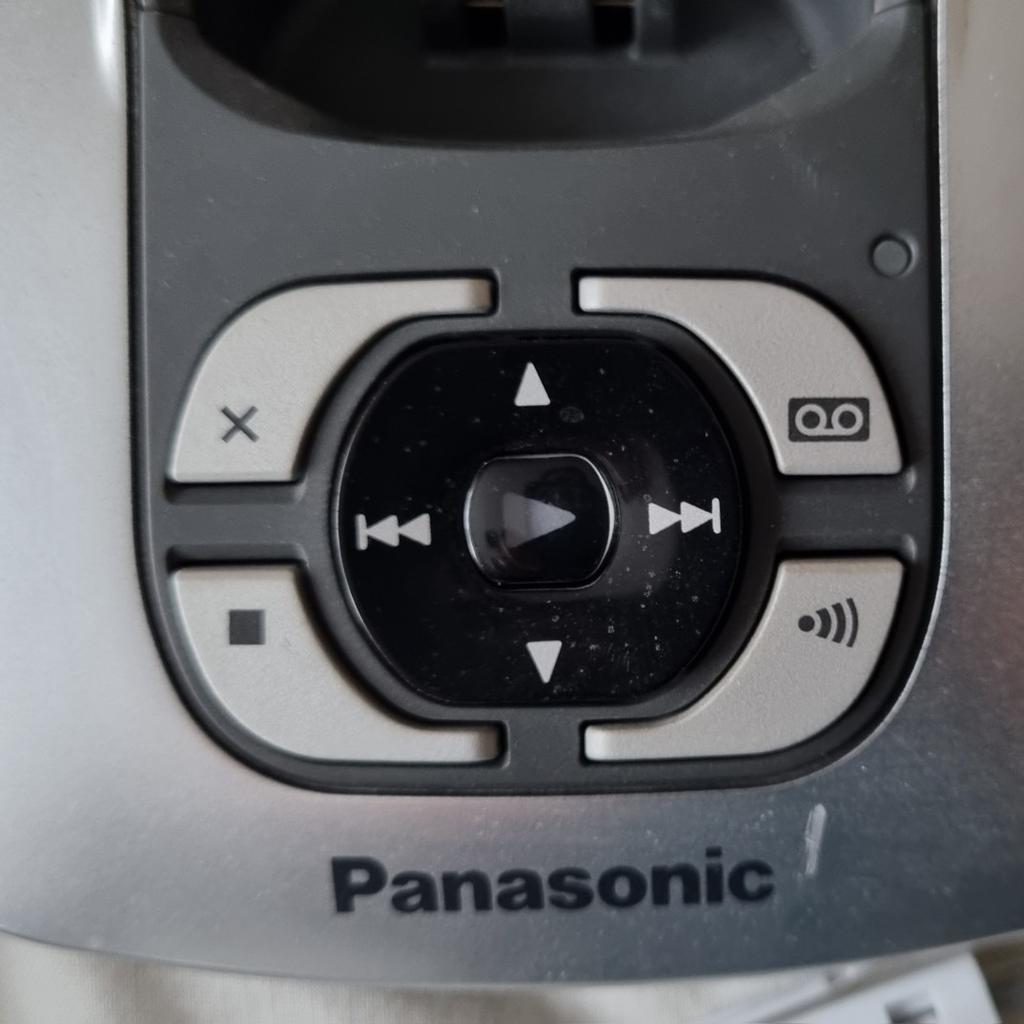 Panasonic cordless telephone handsets and charging cradles.
Model number KX-TG6421E.
There is the option for an automated or recorded voice messaging system.
Two power plug points and one telephone cable included.
There are some superficial marks on the units but nothing significant.
Thanks for looking.