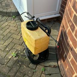 20 Lt multi purpose weed sprayer 
With shoulder straps 
Pump action pressurised 
Buyer to collect 
£40 cash on collection