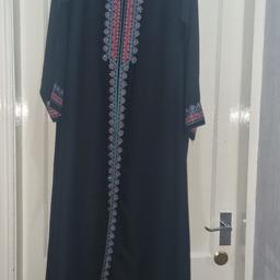 Brand New Ladies black full length open front Abaya/Jubba / Jilbaab / Burka with scarf.
Press Button fastening on the front
Pink & Green Embroidery and diamante details on the front and sleeves.
Size xxl (Can fit uk size 18-22)
Bust: 25"
Length: 58"
Sleeve length: 22"

Smoke free home
All measurements are approximate.
All items of clothing (used) should be washed before use. Some items have been in storage.
Please take a look at my other items.
Collection Preferred from B23 or B9
£20 ono
