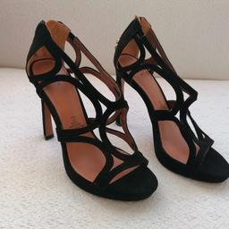 Black high heel sandals from H&M.
They are brand new and never used them.
Size: 4UK/37EU.