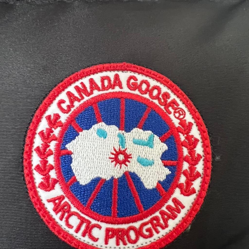 Brand new without tags Canada Goose Gilet Size Small. I would say it size Medium. Never been worn. Pockets still stiched together. Authentication please check the barcode.