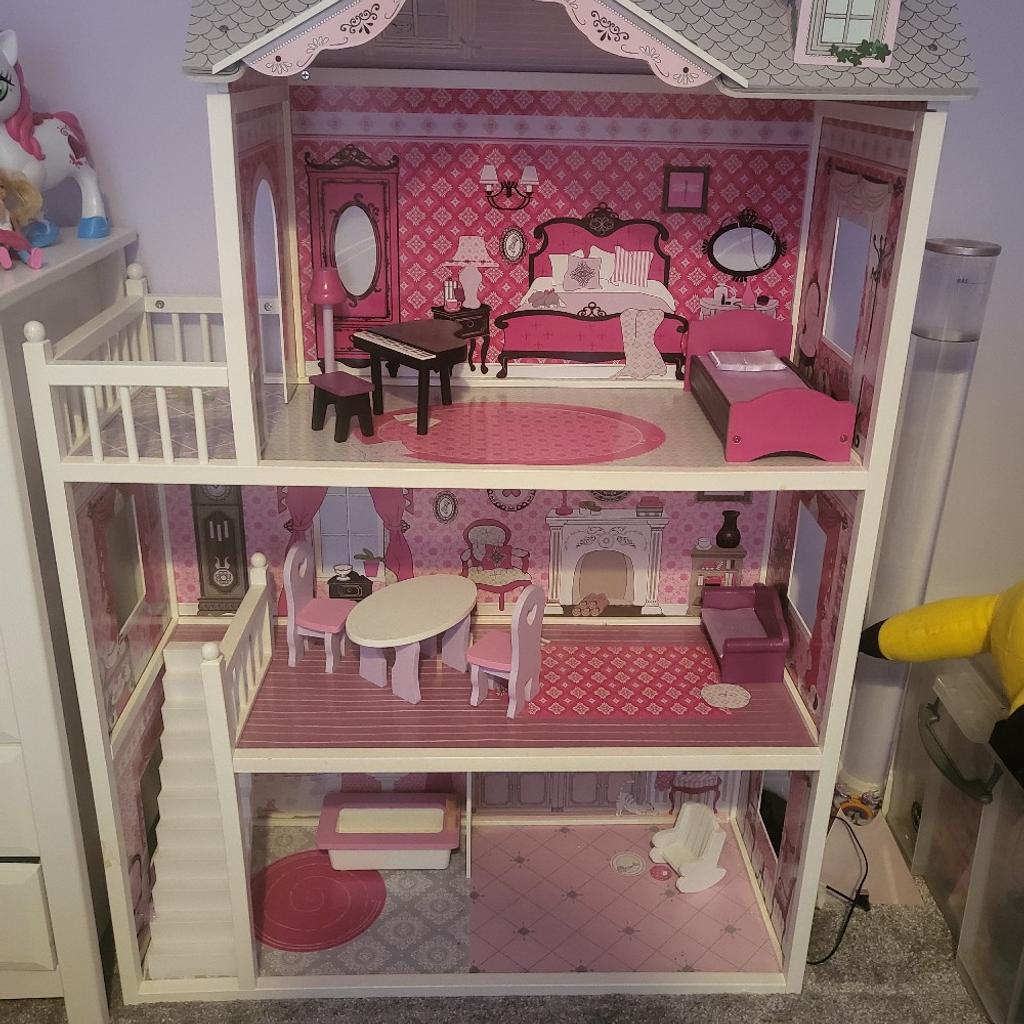 isabelle wooden doll house in WV12 Bloxwich für 20,00 £ zum Verkauf