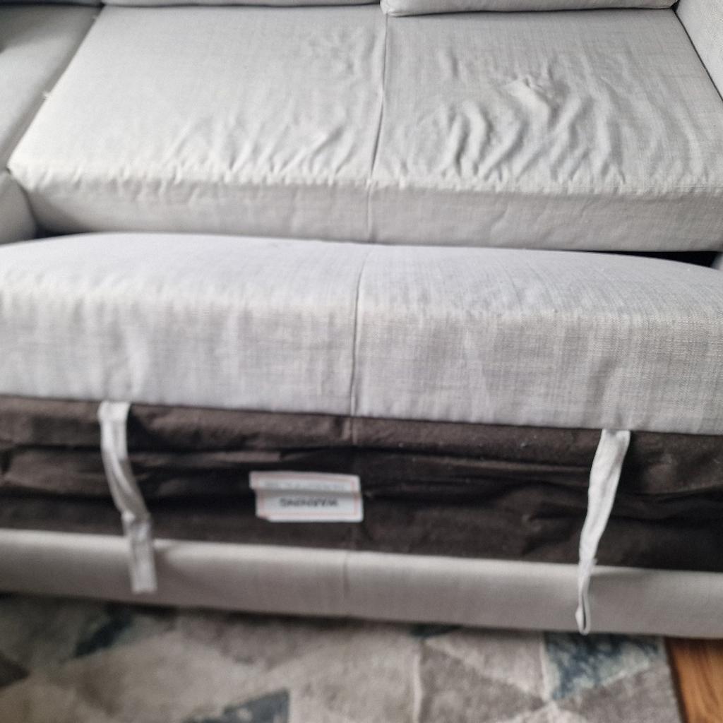 M&S
light grey corner setee-bed.
length 89 inch depth 60 inch
part pulls out to make a full bed. very comfortable. item is clean and was only bought for when the grandchildren came round. has been used but only a few times.
extra cushions across the back for support and comfort.
this item comes in 2 parts. COLLECTION ONLY PRESTON AREA PR5