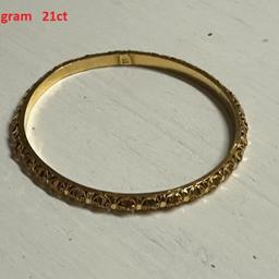 Gold Bracelet from Dubai 21ct 10.3 grams
Search for live price of gold and then divide by 31.1 ( the amount of grams in one oz) gives you the right price of the gram.
the price is fair for both buyer and seller so only decent offers please as I am not in a rush.
we can meet at any local jeweller in Fulham or Hammersmith to verify the authenticity of the item.