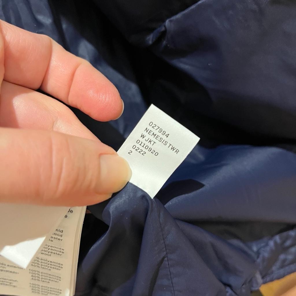 Salewa Nemesis Tirol Wool Jacke
Damenmodel
Farbe: Navy Blazer
Größe: XS

gekauft bei Bergzeit im Oktober 2023 für EUR 199,99

nur 2-3 mal getragen - die Passform gefällt mir nicht

Versand möglich- die Kosten trägt der Käufer
Österreich: EUR 7,-
Deutschland: EUR 12,-