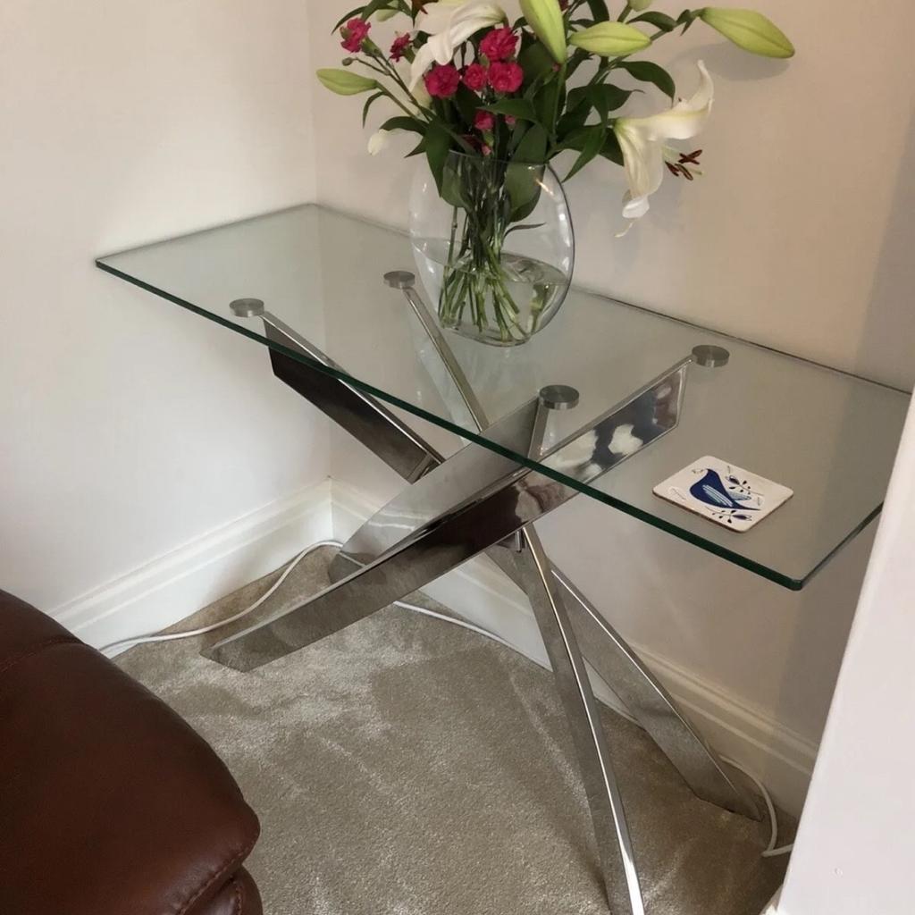 Glass Side Table with 4 intertwined crossed chrome legs.

Height 76.5cm
Depth 45cm
Width 120cm

Originally bought from Wayfair for £450

Solid build quality.

Collection only due to size and weight.

Location: Barrow BB7