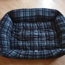 large fleece padded dog bed
this has never been used
unwanted present
28 inches wide approx
21 inches depth approx
(71cms x 50cms)
can deliver locally for an extra cost