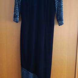 elegantes Kleid aus schwarzen Samt, Gr 38, figurbetonter Schnitt mit Seitenschlitz, vlt 2-3 Mal getragen, leider zu klein geworden, gebr.