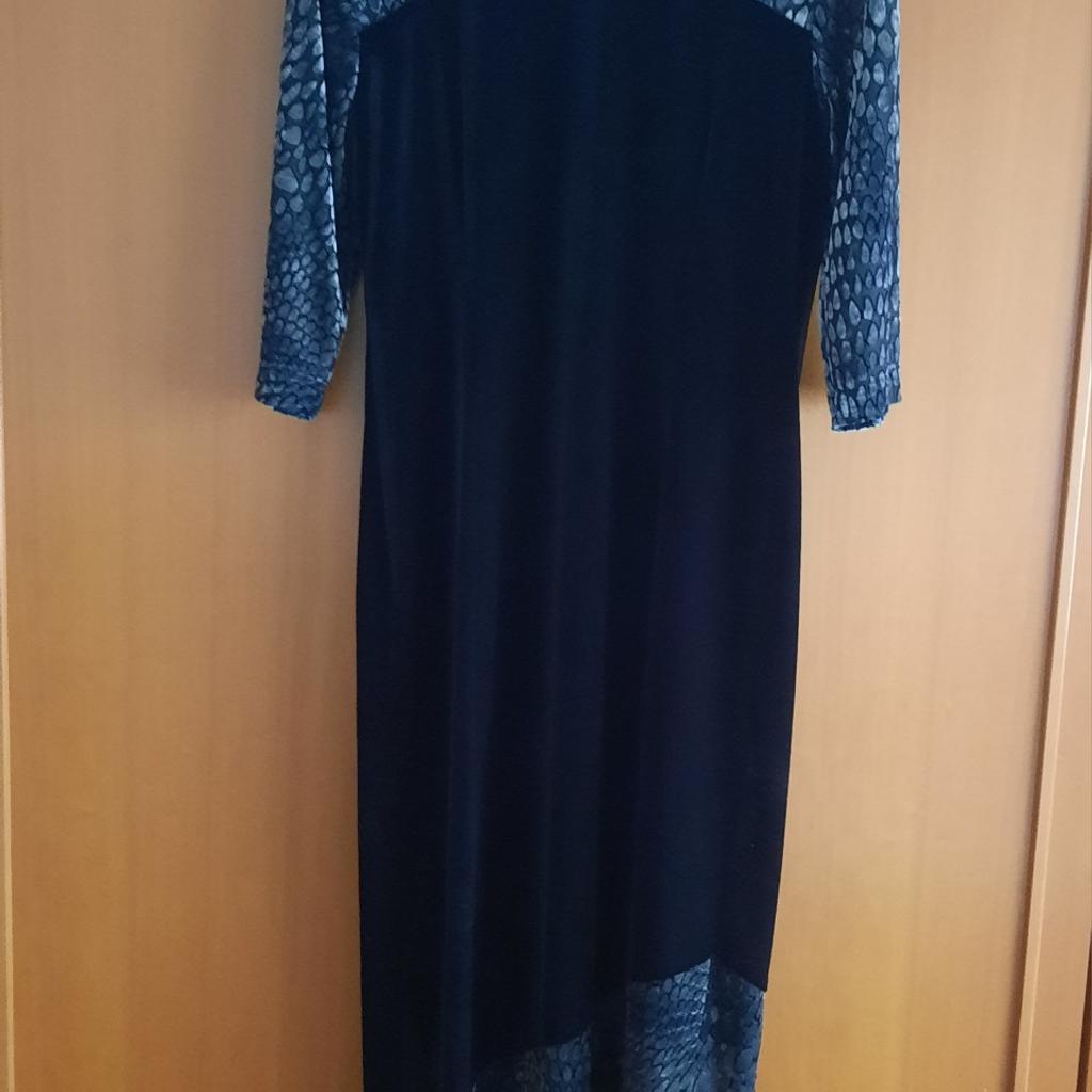 elegantes Kleid aus schwarzen Samt, Gr 38, figurbetonter Schnitt mit Seitenschlitz, vlt 2-3 Mal getragen, leider zu klein geworden, gebr.