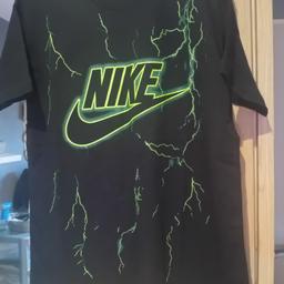 brand new nike t shirt size medium