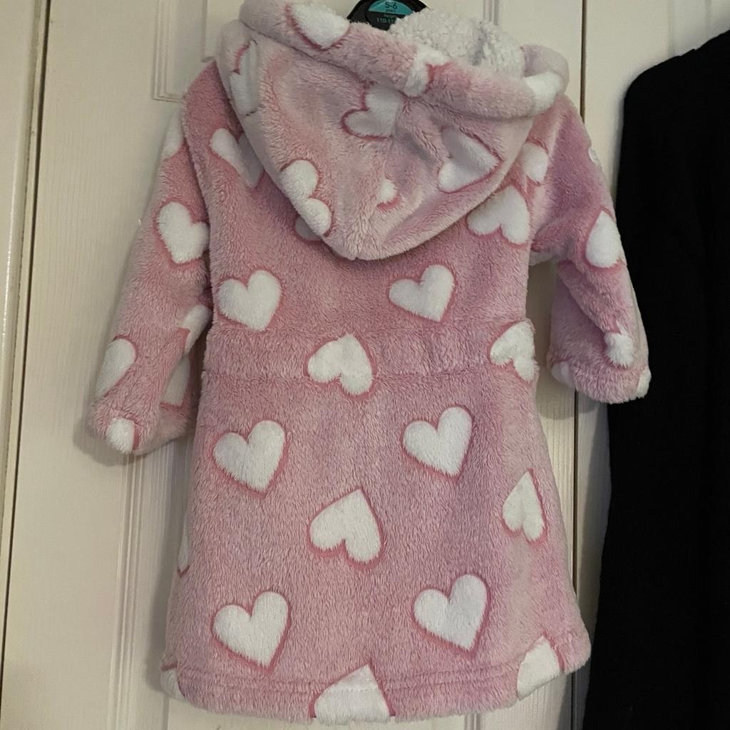 Nutmeg 1218 months girls dressing gown pink in WS1 Walsall for £5.00