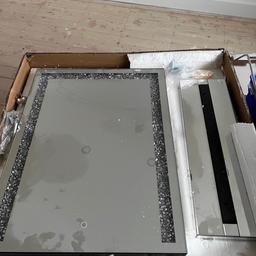 Julien Macdonald Large Encapsulated Crystal Light Up Table Mirror.

Item is new. Damage on the side as pictured. Lights up and in all working order.

Please see my other bargains :)