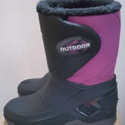 Outdoor Boots - UK size 5 (38)
Warm lining 100% polyester.
Worn a couple of times only and see all photographs which form part of the description.
Excellent condition.
Collection from Harlington near Heathrow with cash on collection.