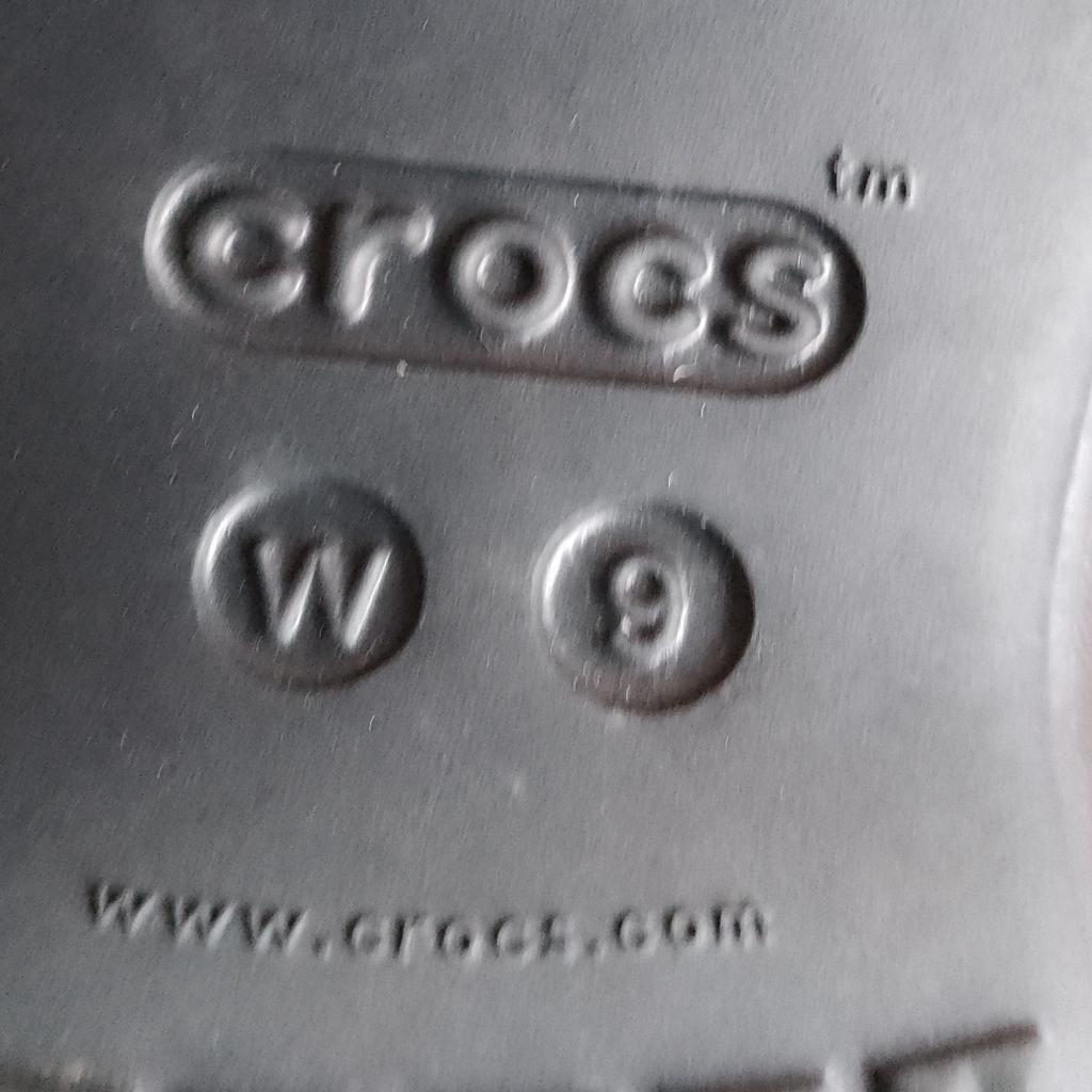 Crocs - kaydee slingback w - UK 7 - US 9 - Eur 39-40
Black relaxed fit
Only worn a couple of times
Collection from Harlington, near Heathrow, cash on collection please.