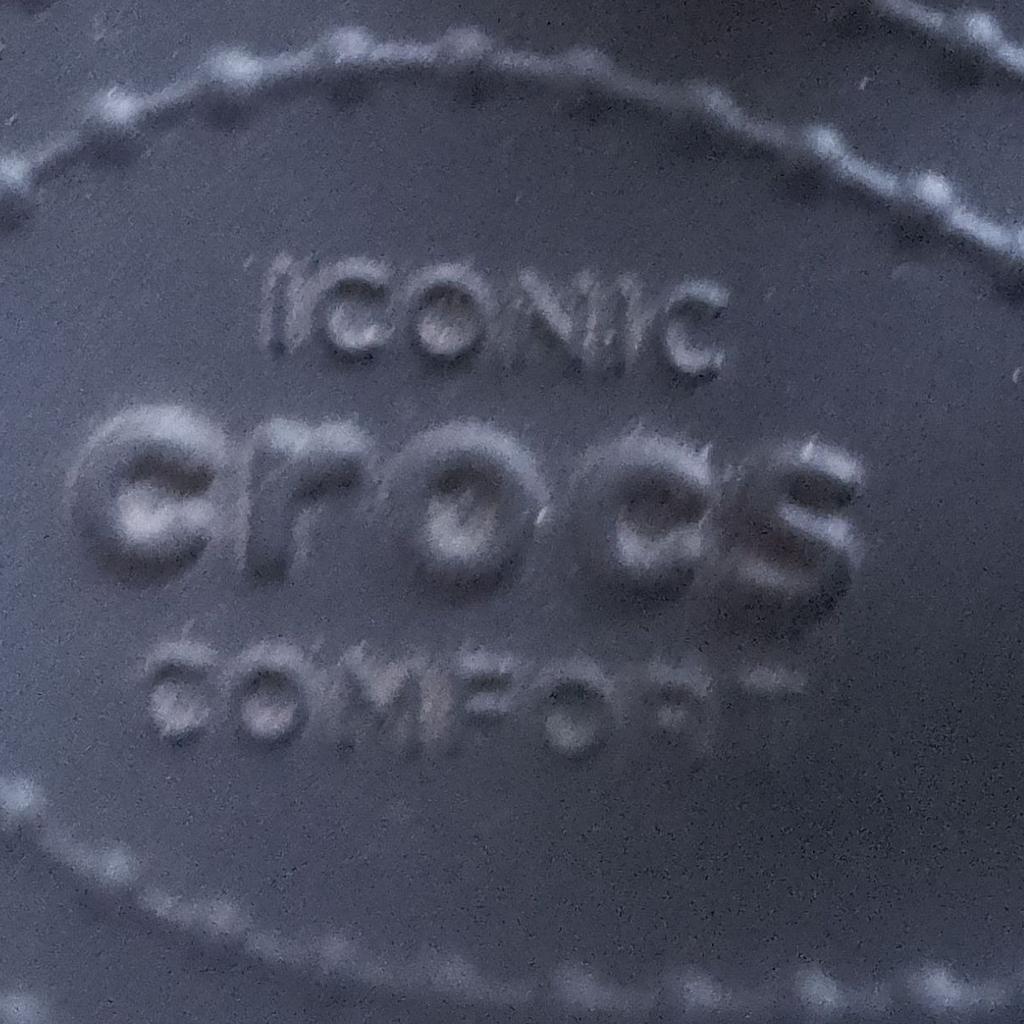 Crocs - kaydee slingback w - UK 7 - US 9 - Eur 39-40
Black relaxed fit
Only worn a couple of times
Collection from Harlington, near Heathrow, cash on collection please.