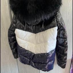 Women’s froccella coat like new size 44 will fit size 12/14 Xal fur