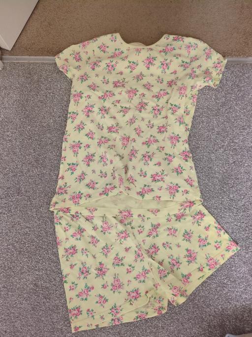 Buy & Sell Tyne and Wear Sunderland - Photos for yellow floral shirts pyjamas