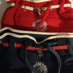 verkaufe zwei schöne Taschen der Marke Polo Sport. Die rote ist ungetragen , und die blau hat einen guten Zustand.