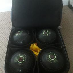 Used Thomas Taylor bowls set in bag. Size 1 Vector. Collection only.