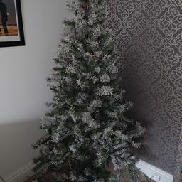 Beautiful Christmas Tree snowy effect.
6ft with lights (changeable)
Mantle piece garland snowy effect with lights (changeable) all working order.

£45 ONO

Smoke Free house
Local pick up will deliver for petrol cost deposit required via PayPal 👍🏻