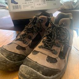 Verkaufe nur 1 Arbeitstag getragene Stahlkappen Schuhe 👞 für Bau oder Ähnliches.
Sind innen desinfiziert worden.
