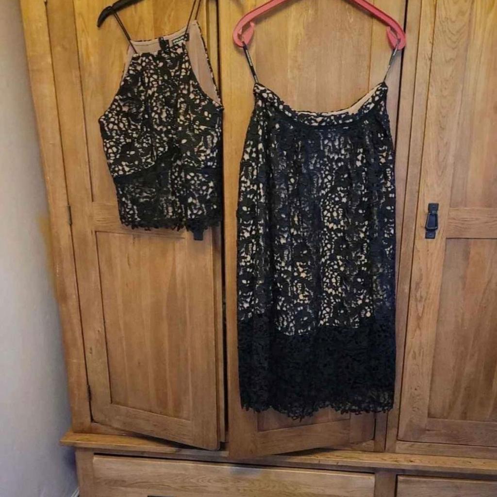 From warehouse the spotlight collection. This set was bought for a wedding only worn once. Size 16 top (because I thought the 12 was to tight to move in)
Skirt is a size 12. It truly is beautiful
Top RRP was £49
Skirt RRP was £95