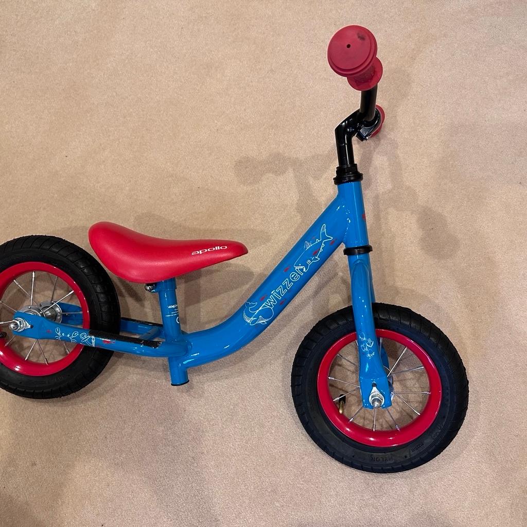 Apollo wizzer 2024 balance bike