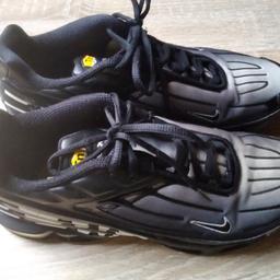 Verkaufen Nike TN Gr.41 in grau /schwarz.Neupreis 180Euro von Footlocker.Wurden getragen,gepflegt und sind in gutem Zustand .