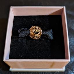 Rose Gold plated Shimmering Sentiment Pandora Charm

It was given as a gift for Christmas but my daughter does not like Rose Gold on her Pandora bracelet due to now only having a "marvel" themed silver but bracelet.

Will consider offers

Will come in a box