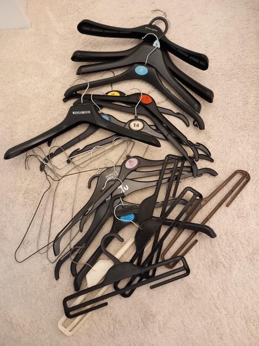 Buy & Sell South West London Richmond upon Thames - Photos for 25 assorted clothes hangers