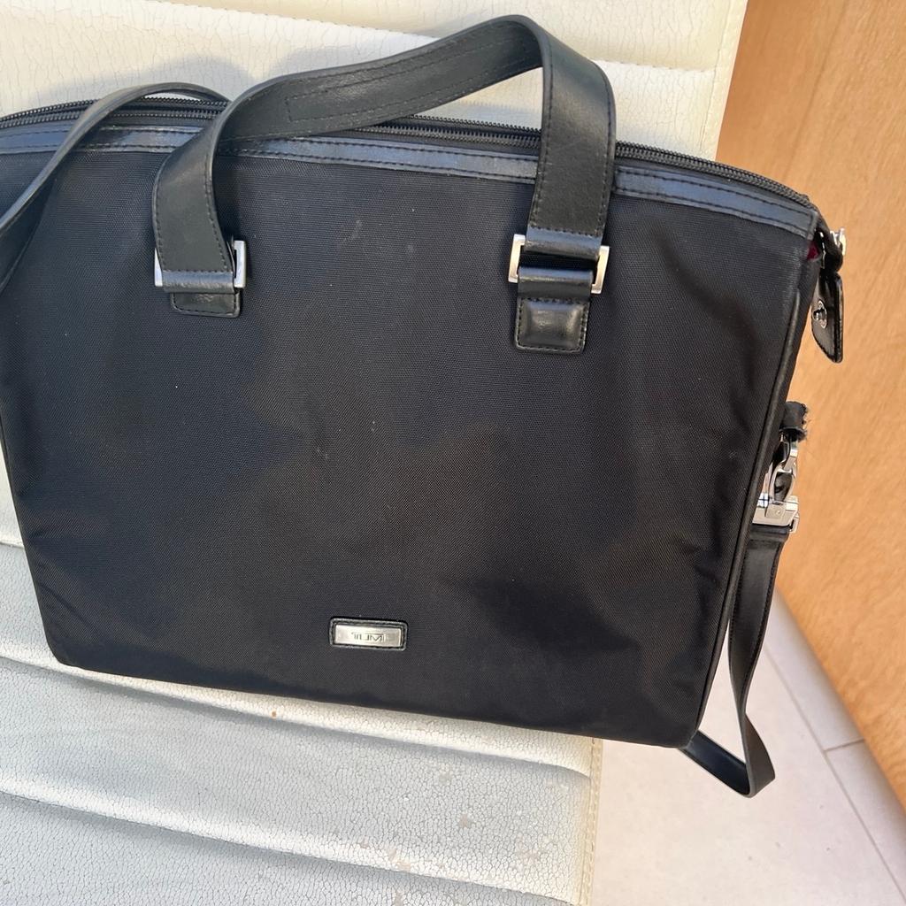 Tumi shoulder laptop bag. Perfect r condition and bargain. New £175. Yours for £50. 34x28cms